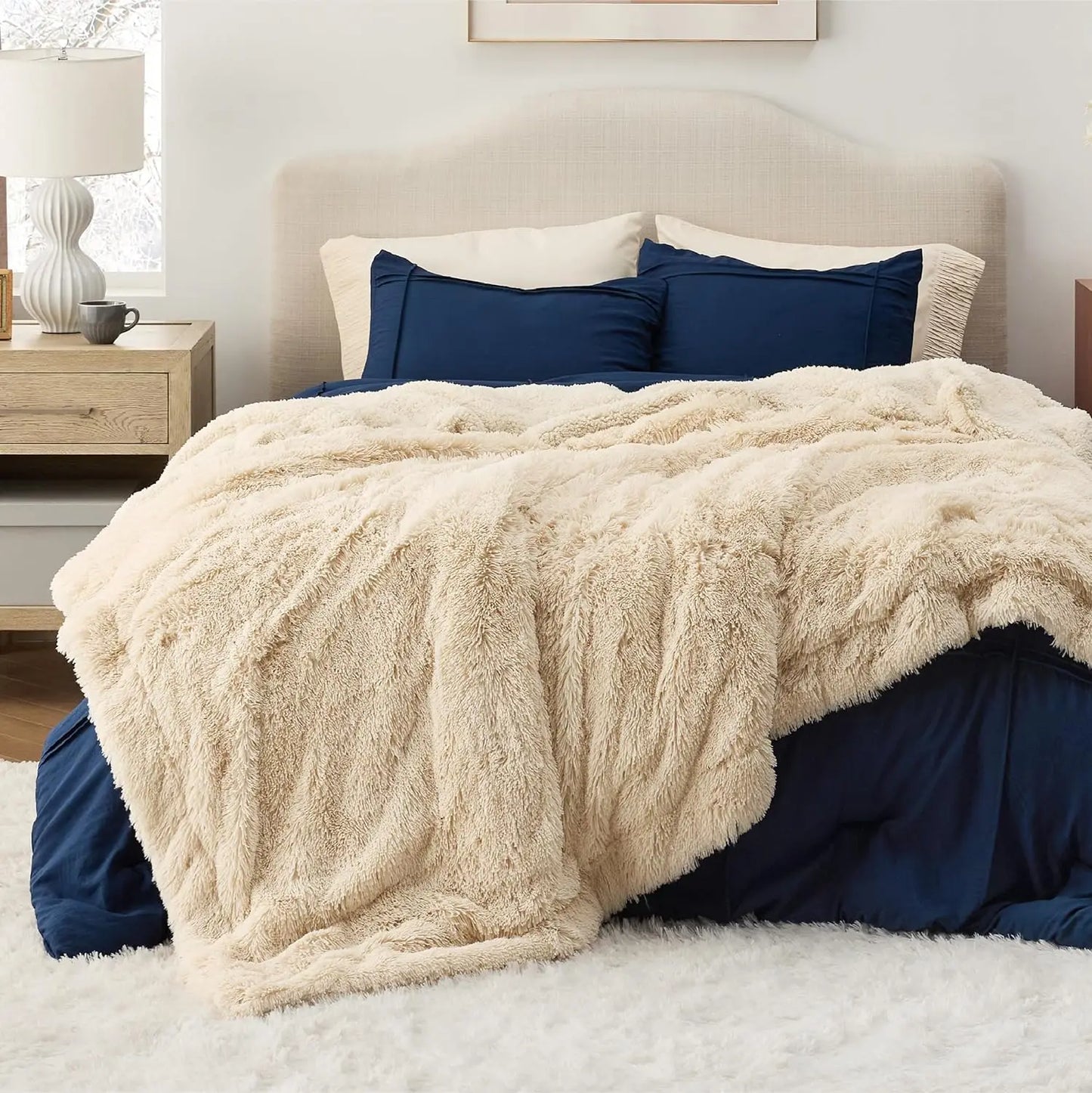 Bedsure Soft Fuzzy Faux Fur Throw Blanket, 640 GSM